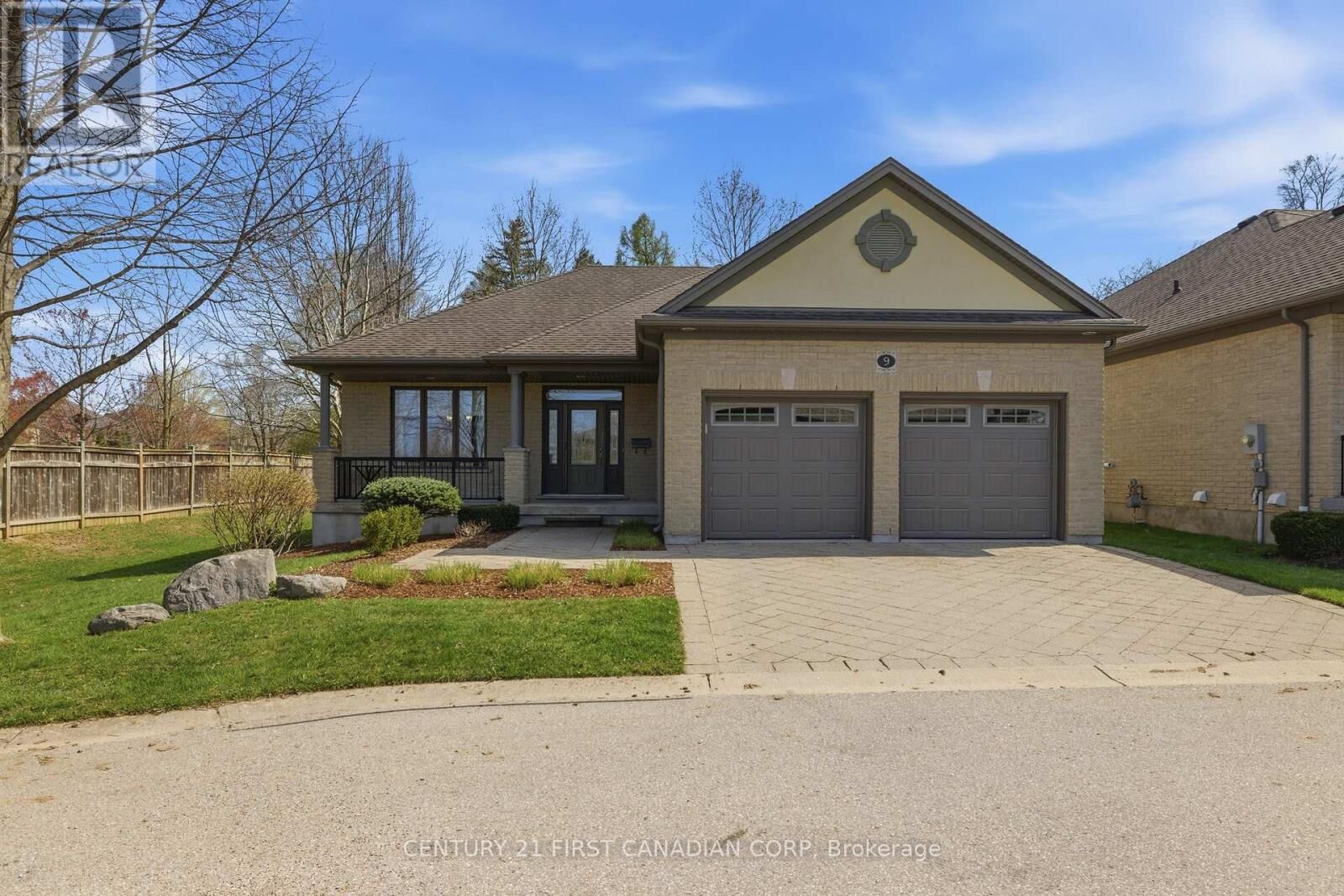 Photo de la propriété:  181 Skyline Avenue 9  ON N5X 0B2 