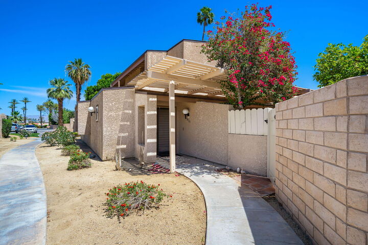 Property Photo:  74185 Catalina Way  CA 92260 