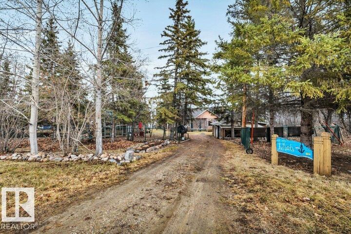 Property Photo:  13-52427 Rge Rd 50  AB T0E 2B0 