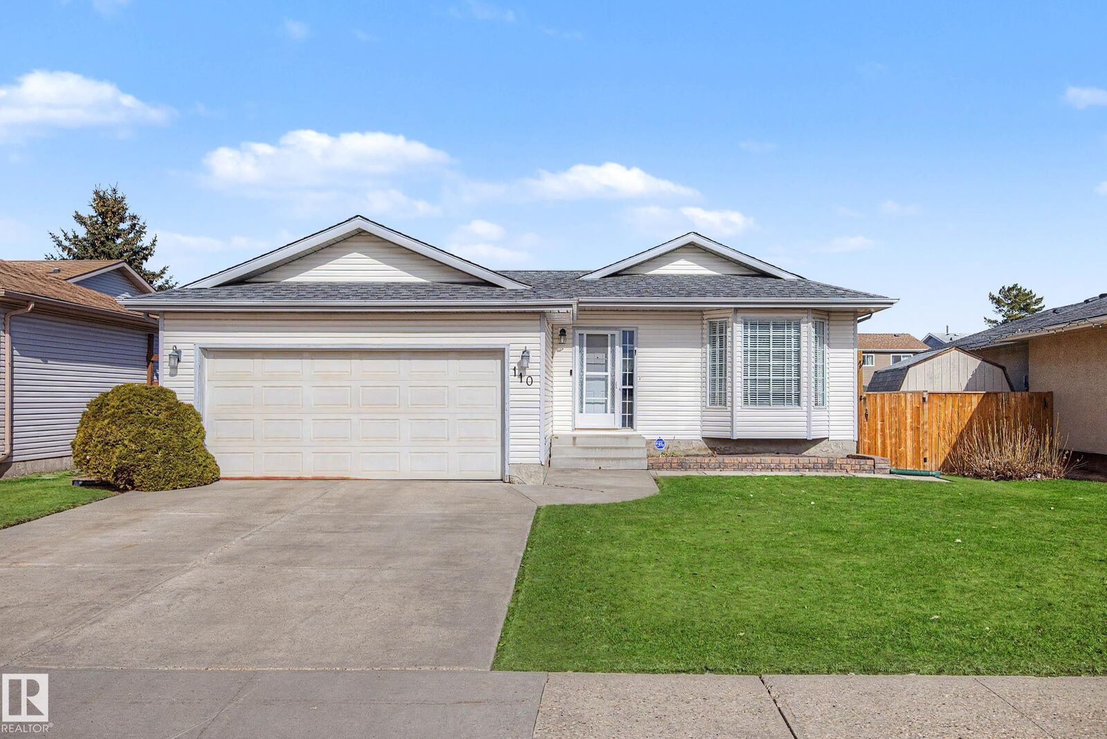 Property Photo:  110 Lunnon Drive  AB T0A 1N0 