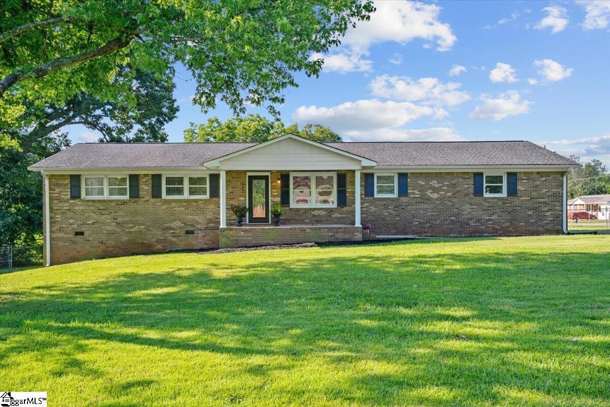 Property Photo:  102 Hilldale Drive  SC 29316 