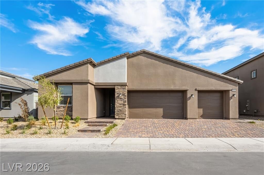 Property Photo:  