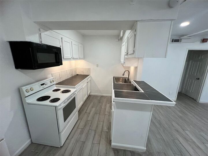 Property Photo:  5911 Grace Lane 1  TX 77021 