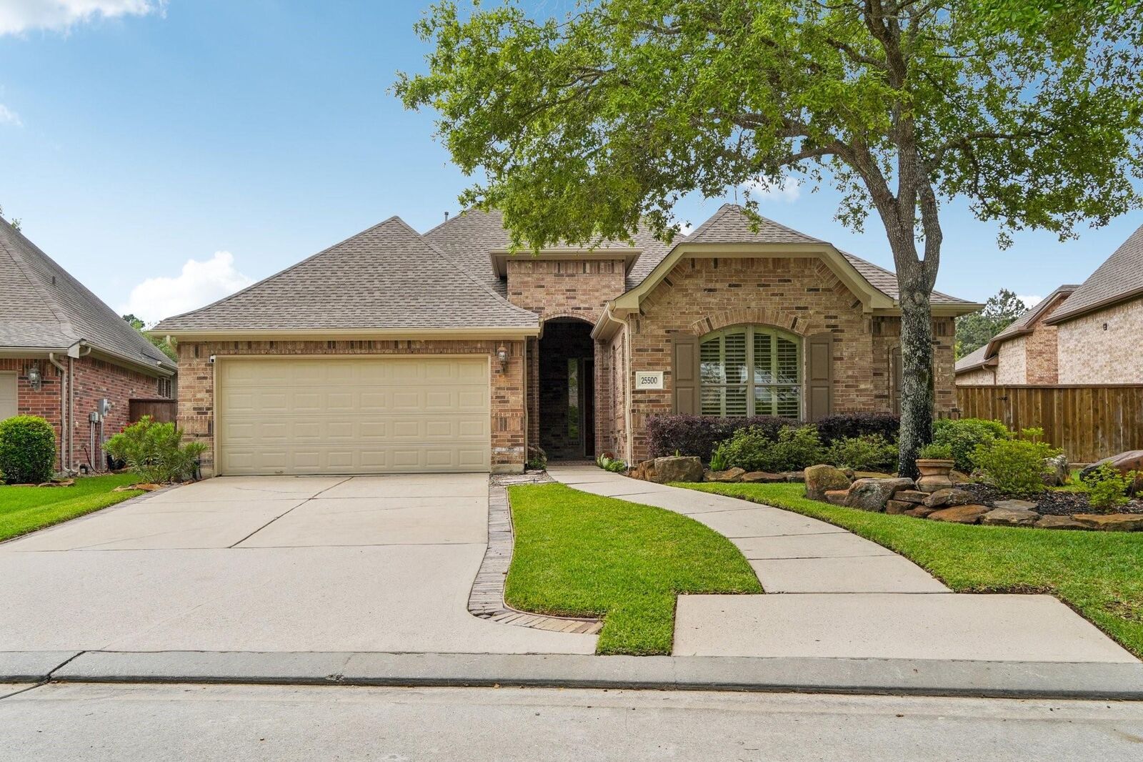 Property Photo:  25500 Vinechase Drive  TX 77365 