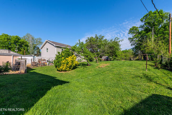 Property Photo:  1915 McCroskey Ave  TN 37917 