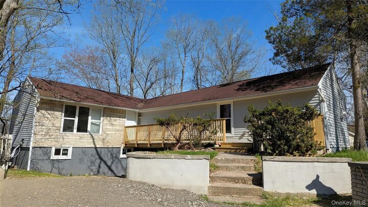 Property Photo:  8 Teatown Court  NY 10512 