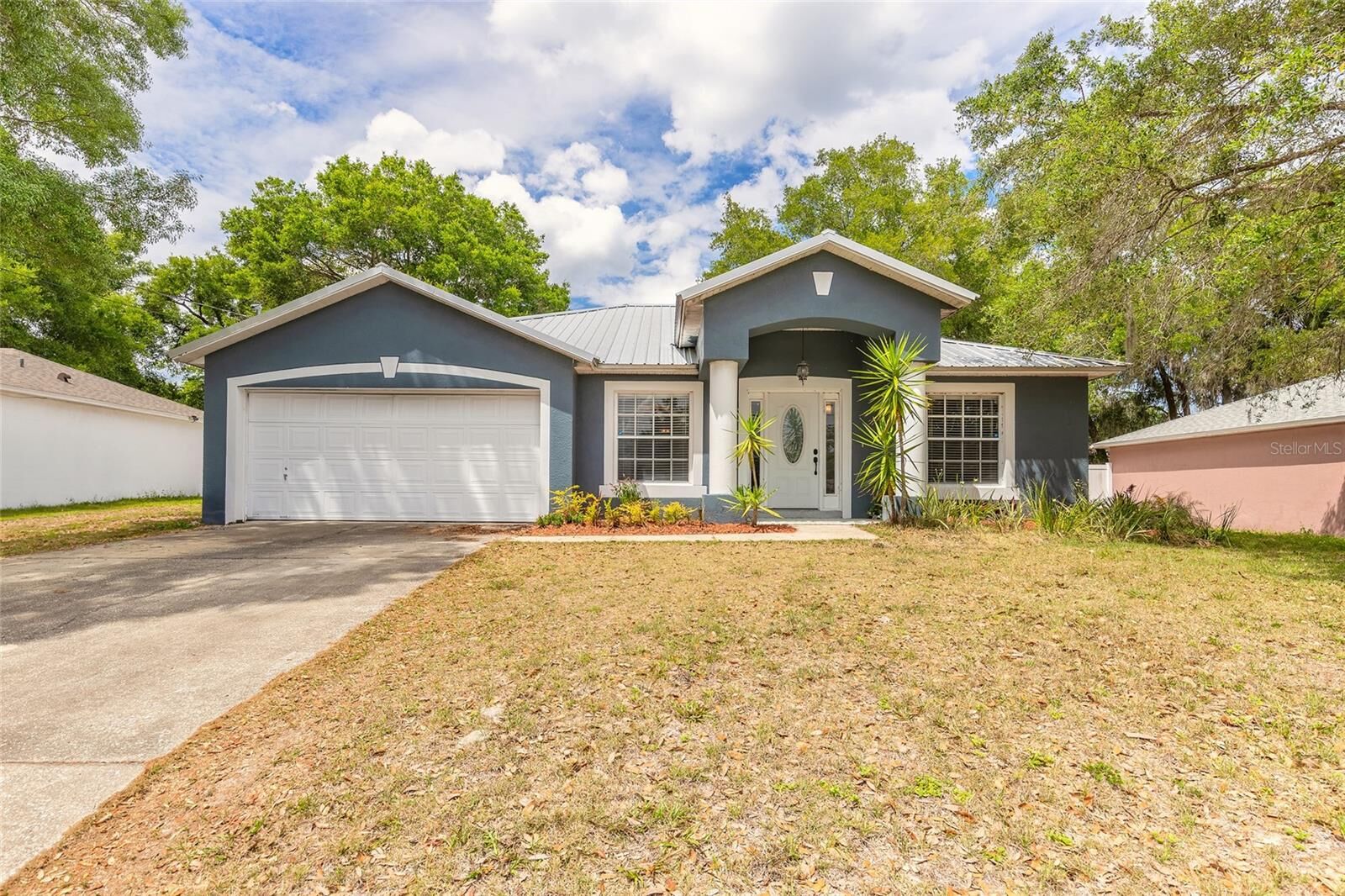 Property Photo:  1031 E Walts Avenue  FL 32724 