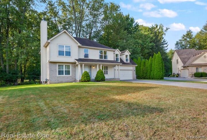 Property Photo:  30947 Kenwood Court  MI 48152 1622 