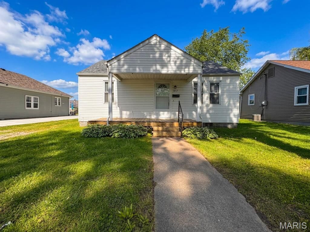 Property Photo: 417 N 3rd Street IL 62239
