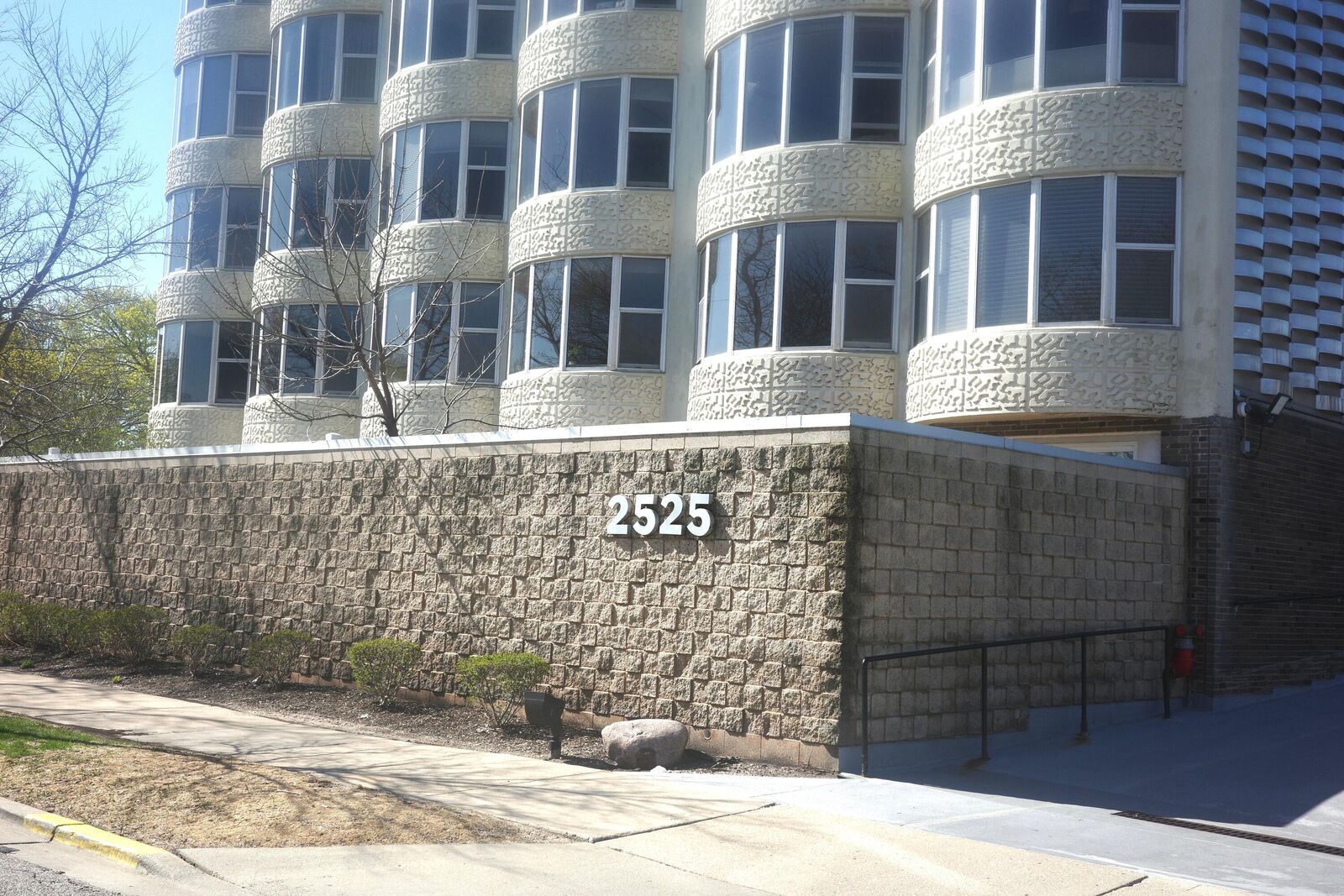 Property Photo:  2525 S Shore Dr 1D  WI 53207 