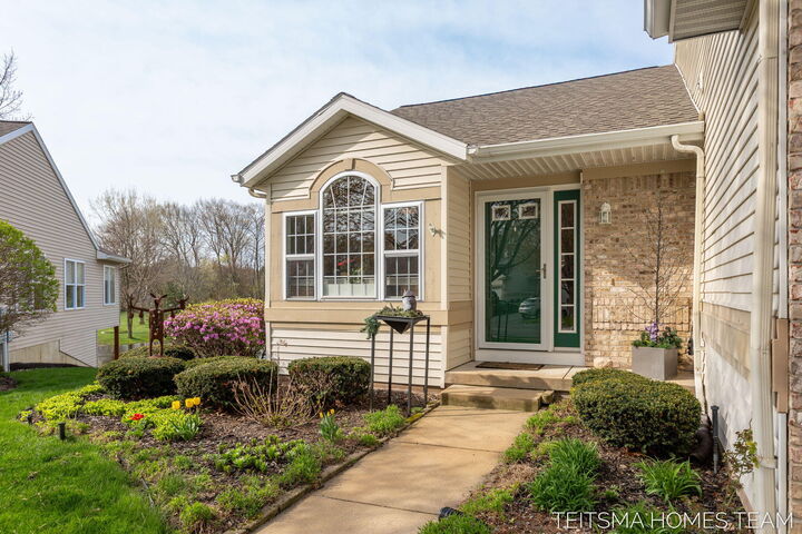 Property Photo:  15443 Winchester Circle  MI 49417 