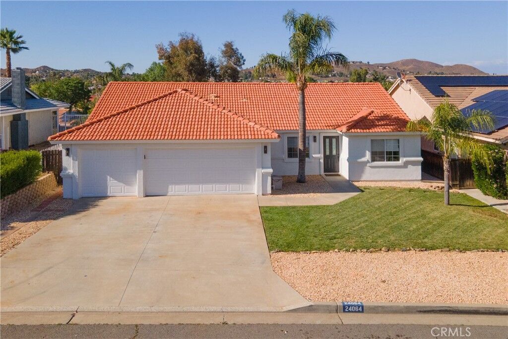 Property Photo:  24064 Cruise Circle  CA 92587 