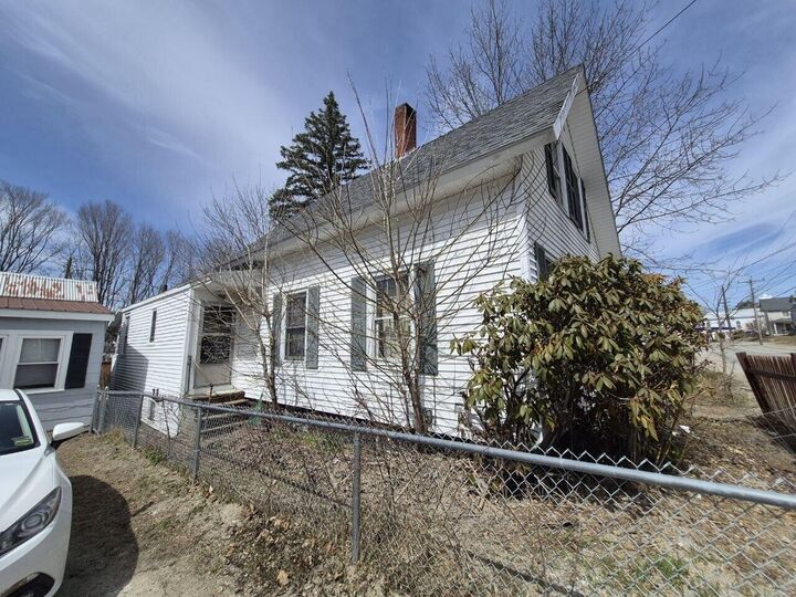 Property Photo:  27 Royal Street  ME 04364 