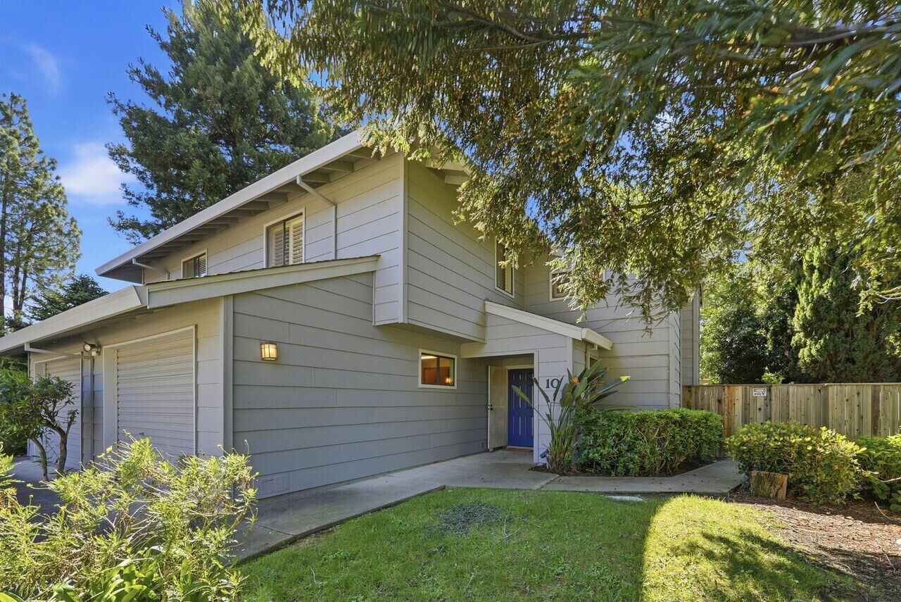 Property Photo:  10 Park West Court  CA 95831 