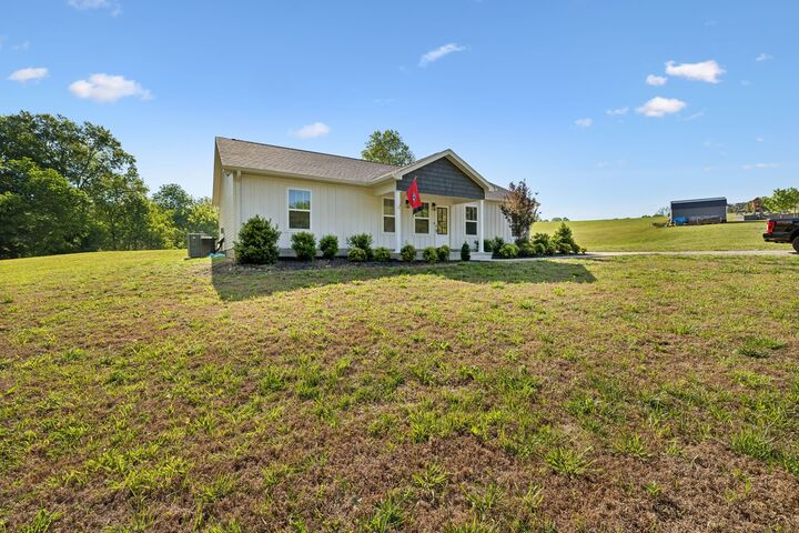 Property Photo:  300 Still Point Rd  TN 37166 