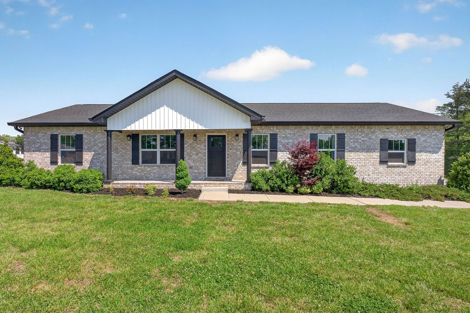 Property Photo:  702 Cill St  TN 37166 