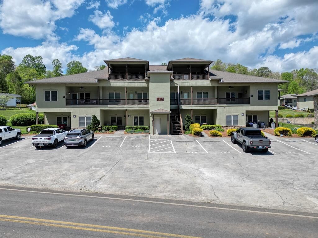 Property Photo:  1647E Lakeview Drive  GA 30582 