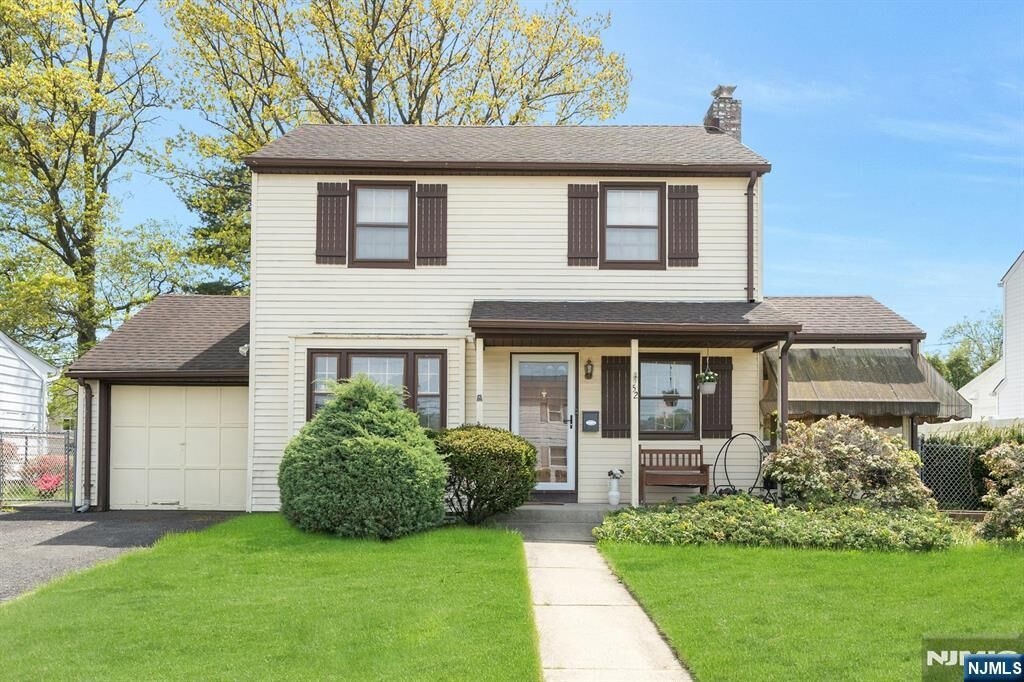 Property Photo:  52 Elmwood Drive  NJ 07407 