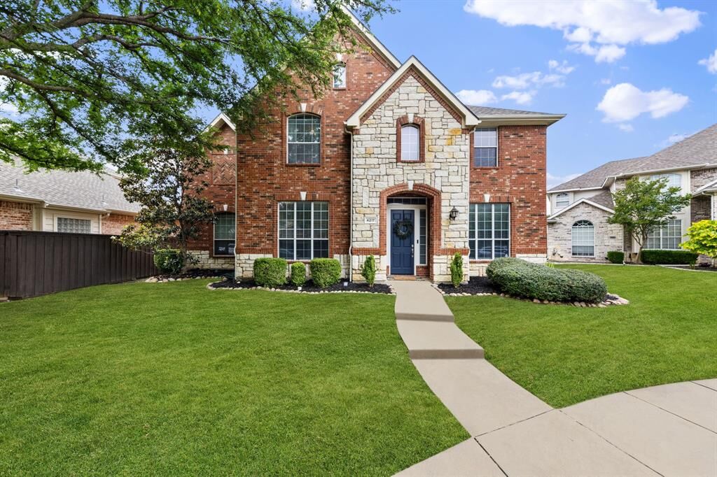 Property Photo:  4217 E Crescent Way  TX 75034 
