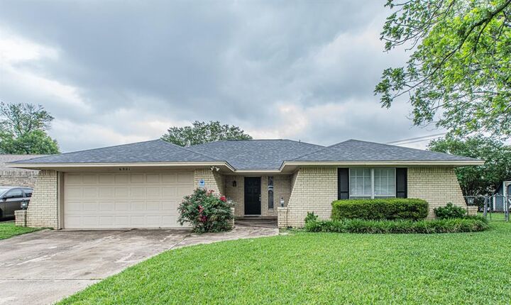 Property Photo:  6901 Alexandria Court  TX 76133 