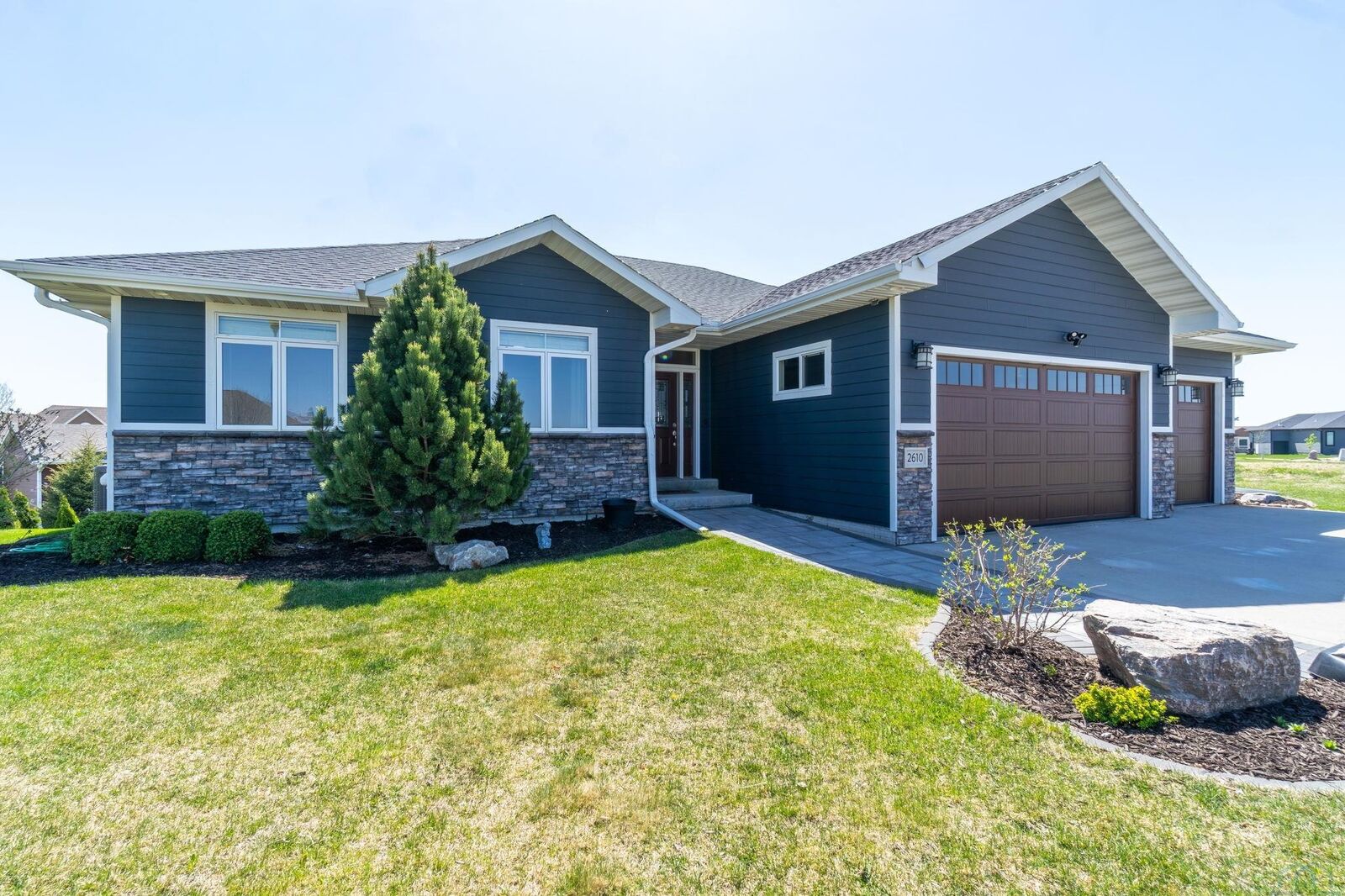 Property Photo: 2610 Nicklaus Blvd IA 51106