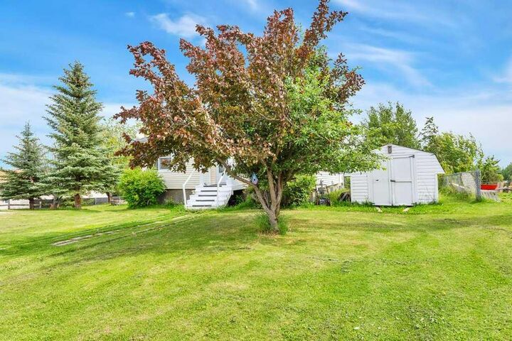 Property Photo: 502 Sunnyside 500 Place AB T0C 2J0