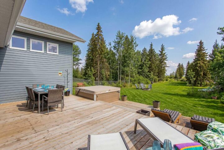 Property Photo: 85 Lakeview Avenue AB T4L 2N1