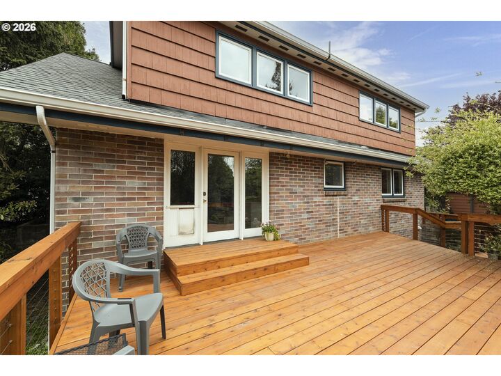 Property Photo: 540 NW 9th St OR 97128