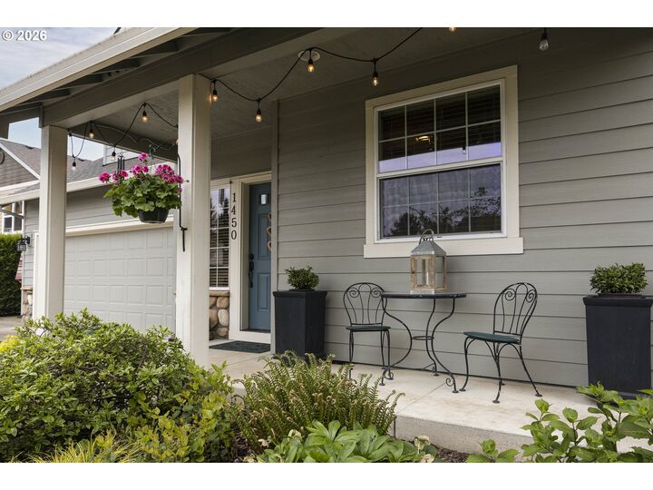Property Photo:  1450 NE Kerry Ct  OR 97128 