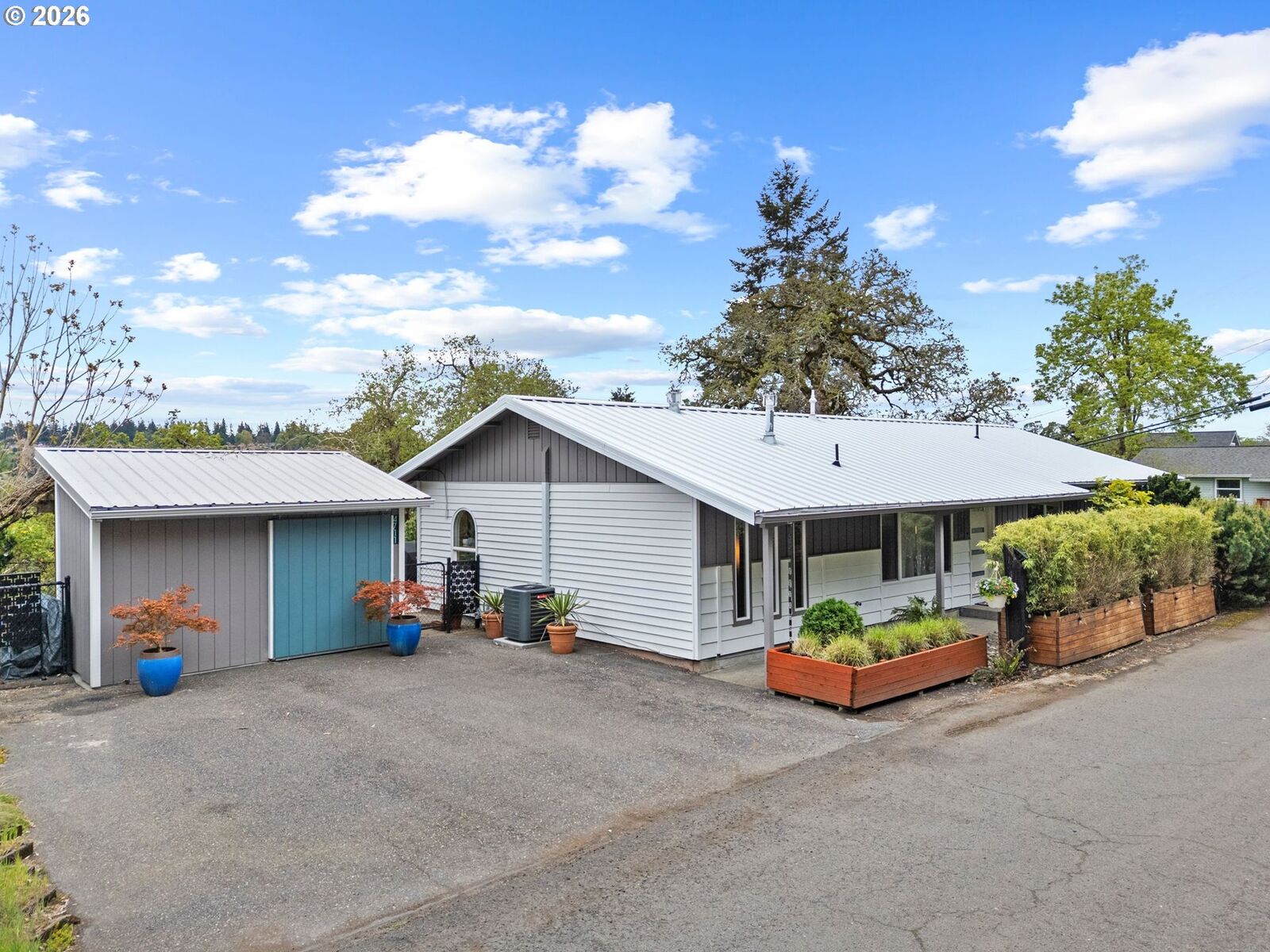 Property Photo:  4711 Falls View Ave  OR 97068 