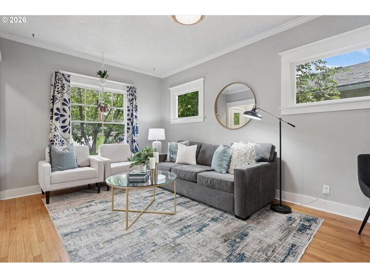 Property Photo:  3911 SE Lexington St  OR 97202 