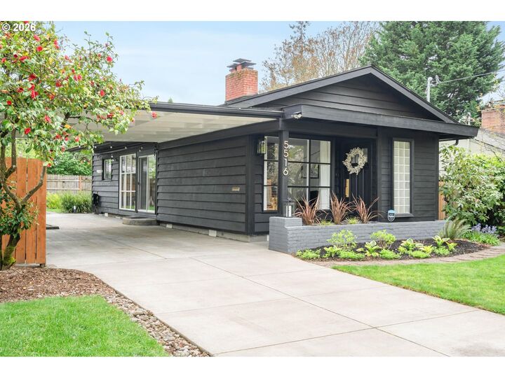 Property Photo:  5516 SE Steele St  OR 97206 