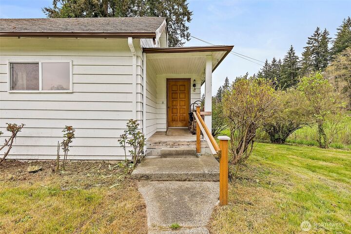 Property Photo:  12106  County Line Road E  WA 98372 