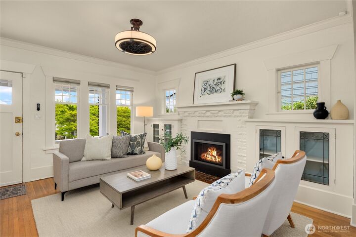 Property Photo:  4747  Latona Avenue NE  WA 98105 