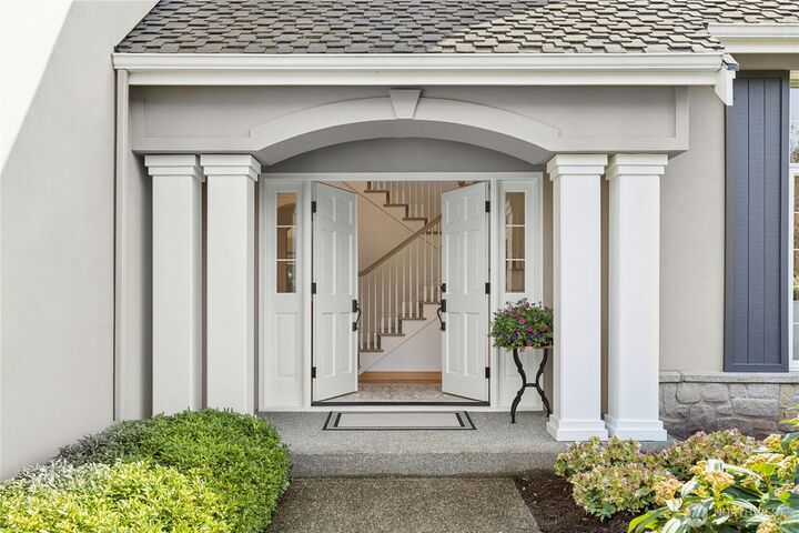 Property Photo:  21425 SE 34th Place  WA 98075 