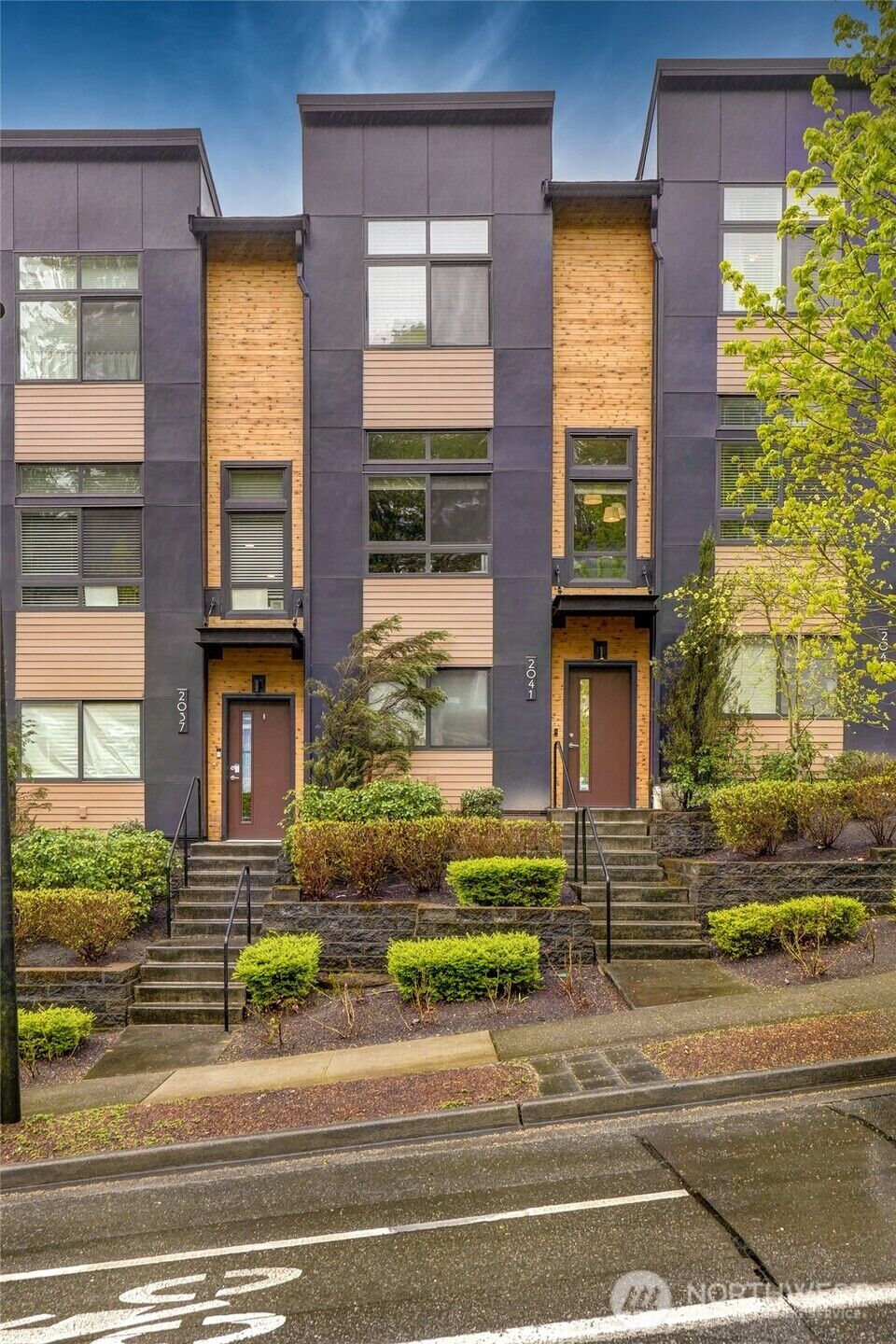 Property Photo:  2041 NW Talus Drive 6  WA 98027 