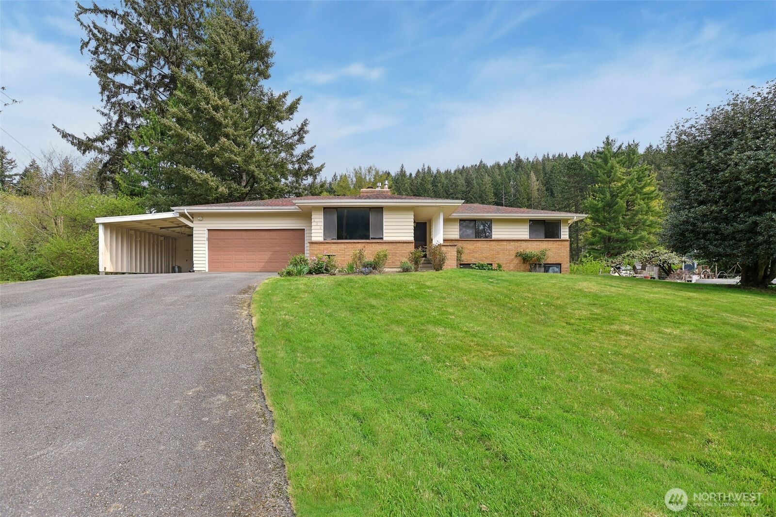 Property Photo:  620 SE Kramer Place  WA 98027 