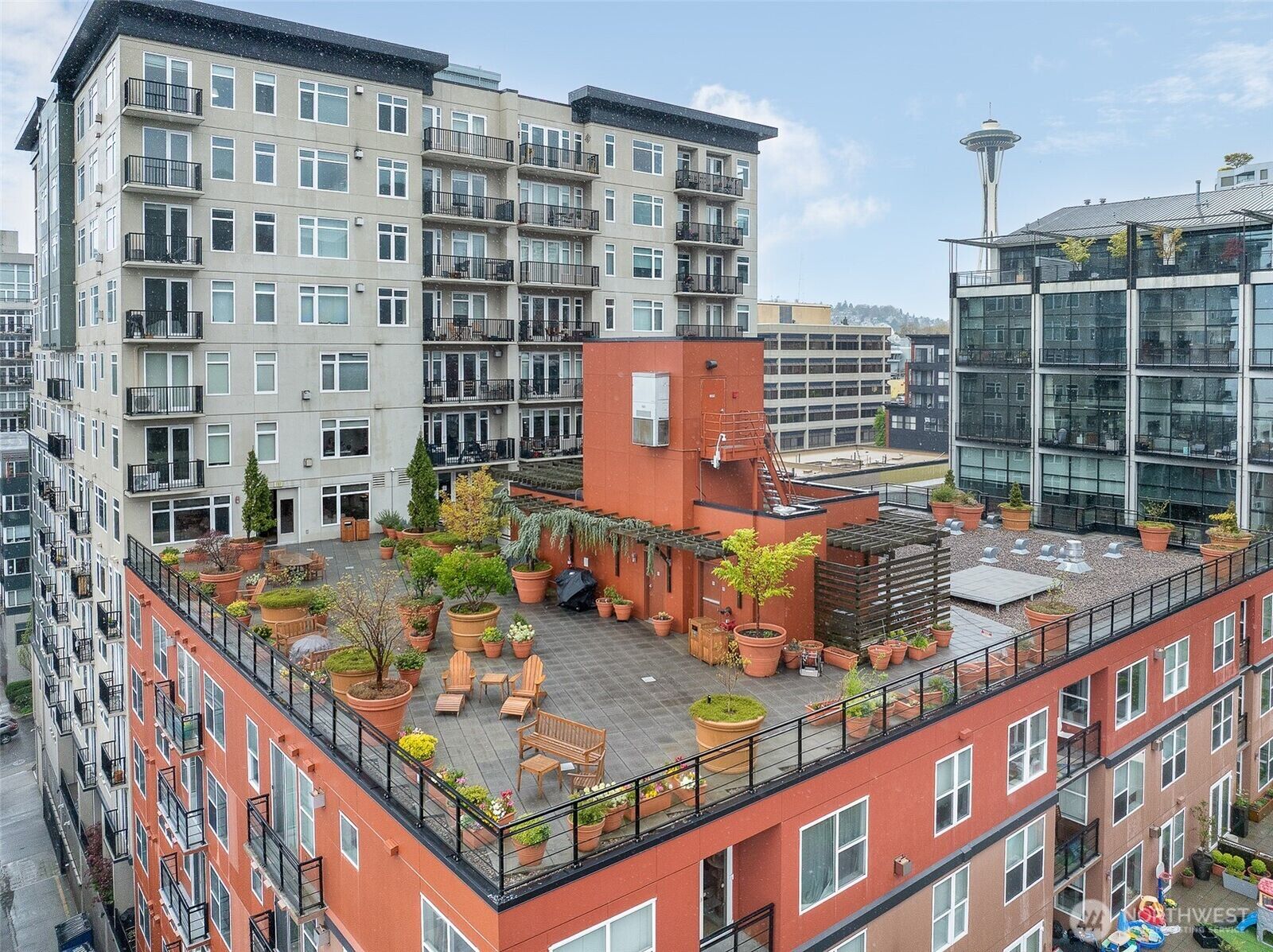 Property Photo:  2607  Western Avenue 552  WA 98121 