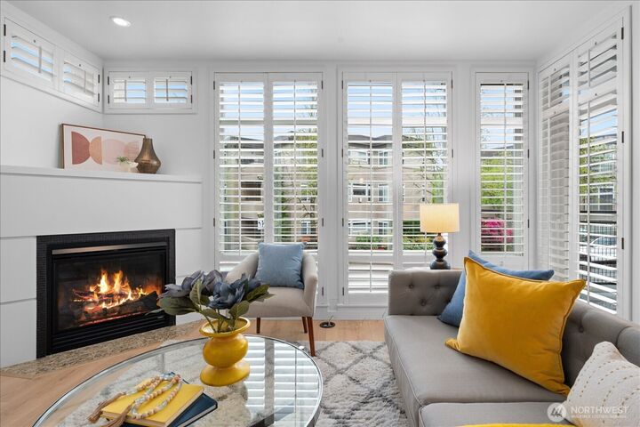 Property Photo:  211  Kirkland Avenue 208  WA 98033 