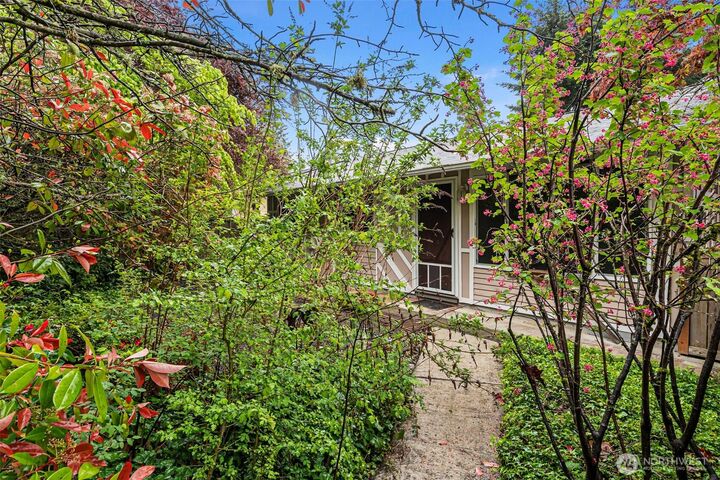 Property Photo: 14403 SE 139th Place WA 98059