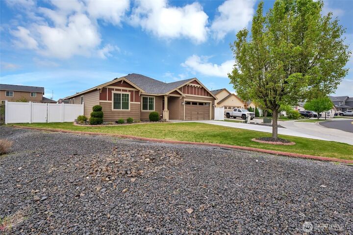 Property Photo:  1202  Fairway Drive NE  WA 98837 