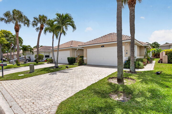 Property Photo:  5501 Grande Palm Circle  FL 33484 