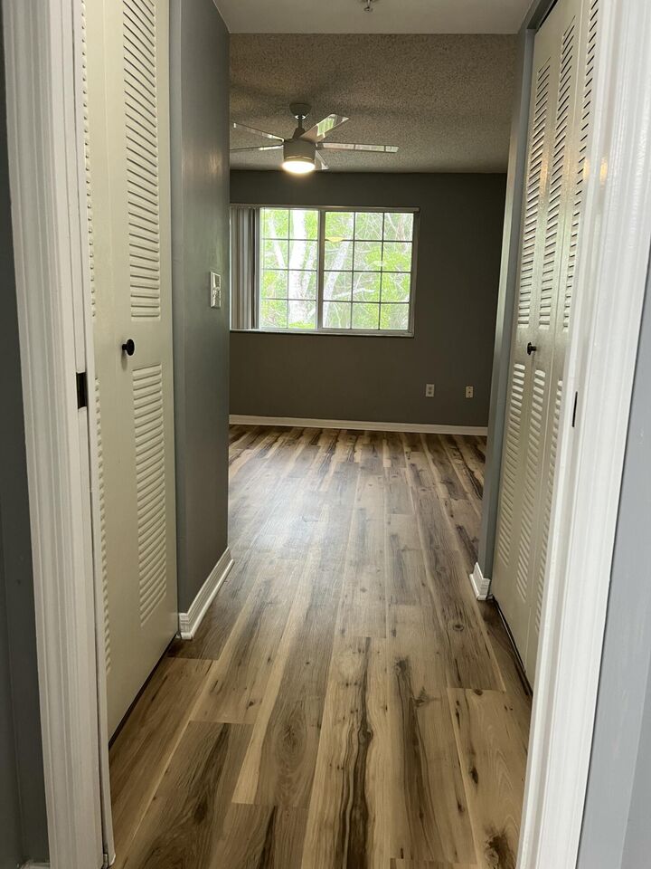 Property Photo:  1000 Crestwood Court S 1009  FL 33411 