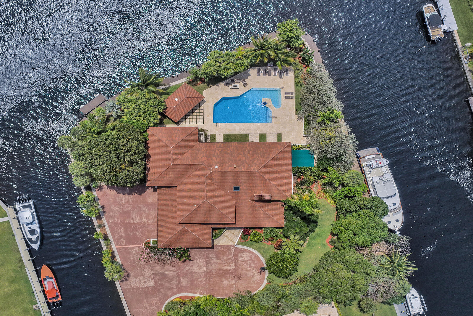 Property Photo:  2441 SW 28th Avenue  FL 33312 