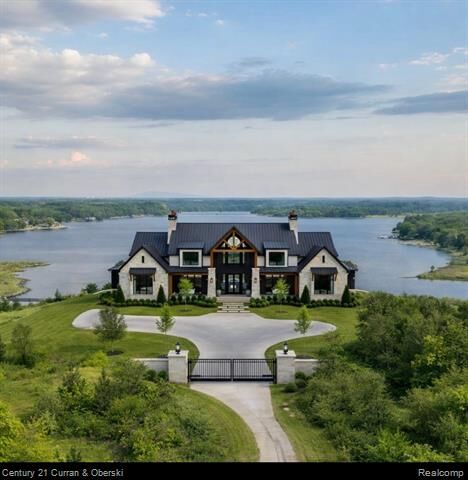 Property Photo:  120 Bloomfield Blvd  MI 49230 