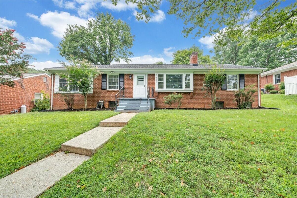 Property Photo:  3016 Grandin Rd  VA 24018 