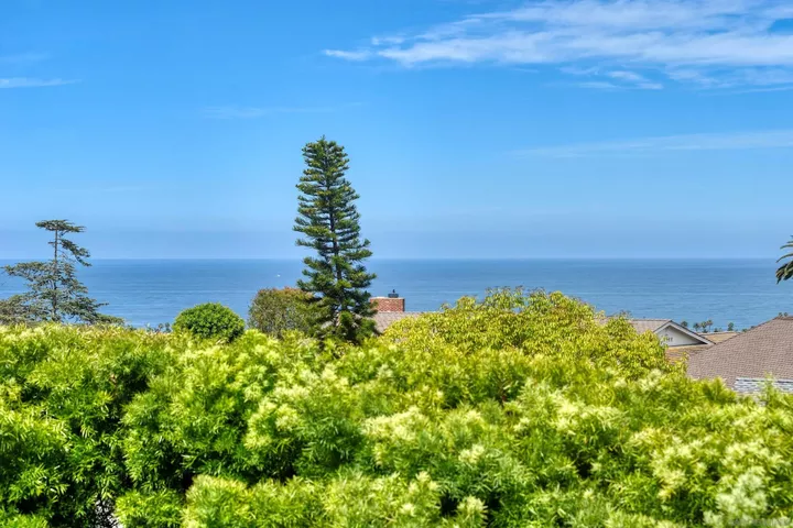Property Photo:  1230 Nautilus  CA 92037 