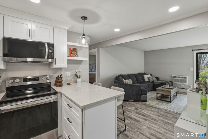 Property Photo:  6-G Country Squire Drive 6G  CT 06416 