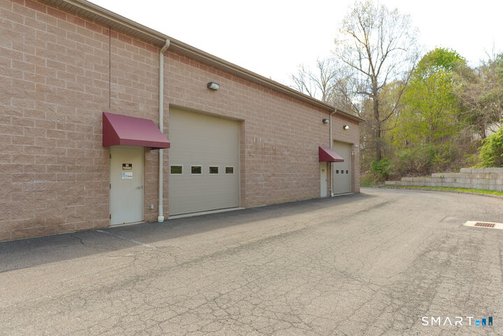 Property Photo:  8 Pecks Lane  CT 06470 