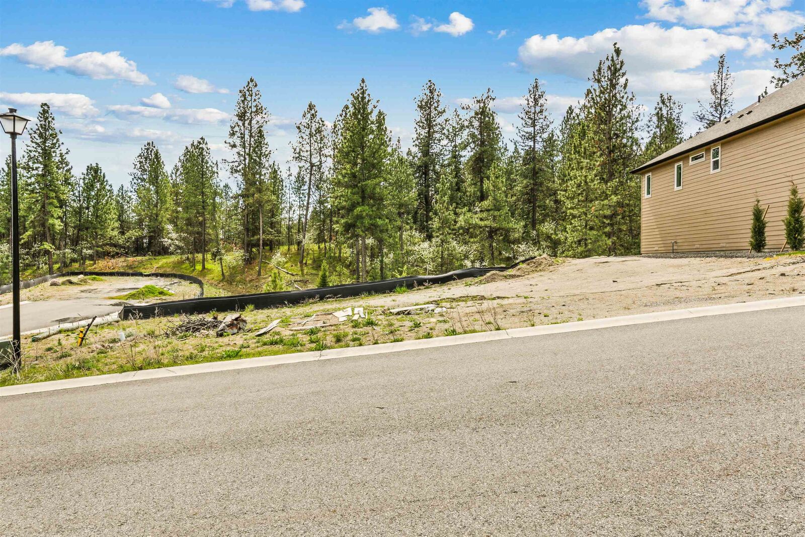 Property Photo: 5111 N Scenic Ln WA 99212